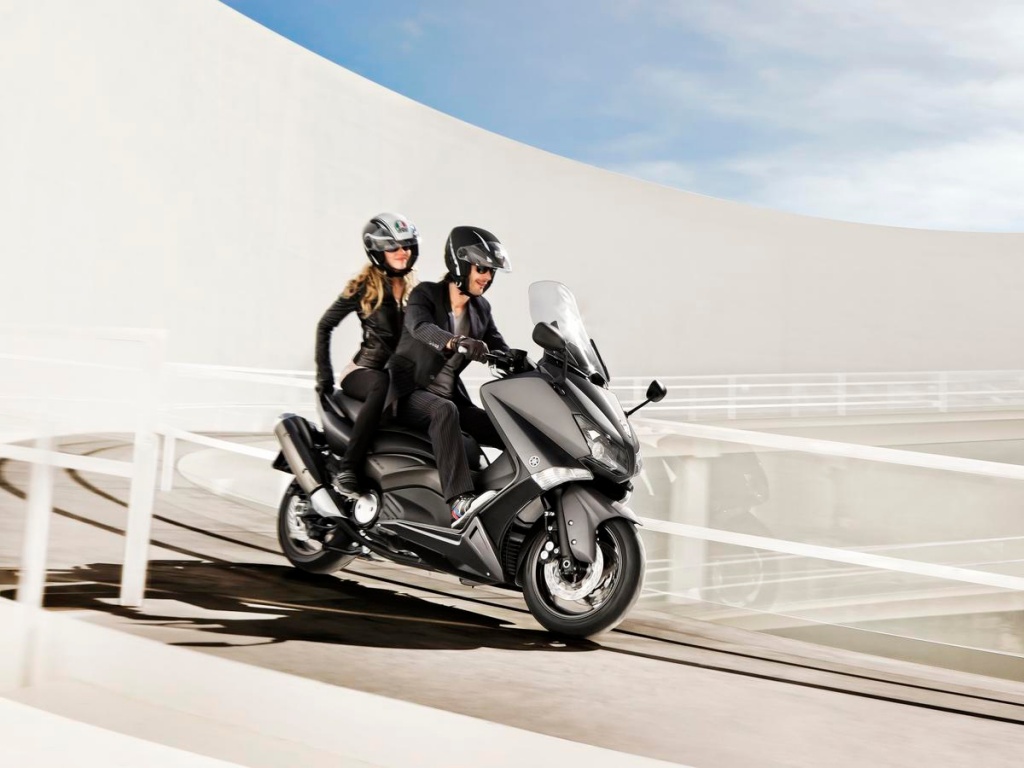 Фото скутера Yamaha TMAX ABS